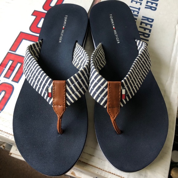 tommy hilfiger flip flop sandals